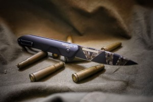 Nóż składany Extrema Ratio Ferrum T Black Warfare Aluminium Geotech Camo N690 (04.1000.0367/BDW/BLK)