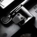 Powiększony przycisk zwalniacza magazynka Magpul MAG568-3 51529