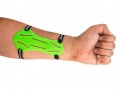 gumowa-opaska-ochronna-na-przedramie-zielona-elastyczna-2.jpg