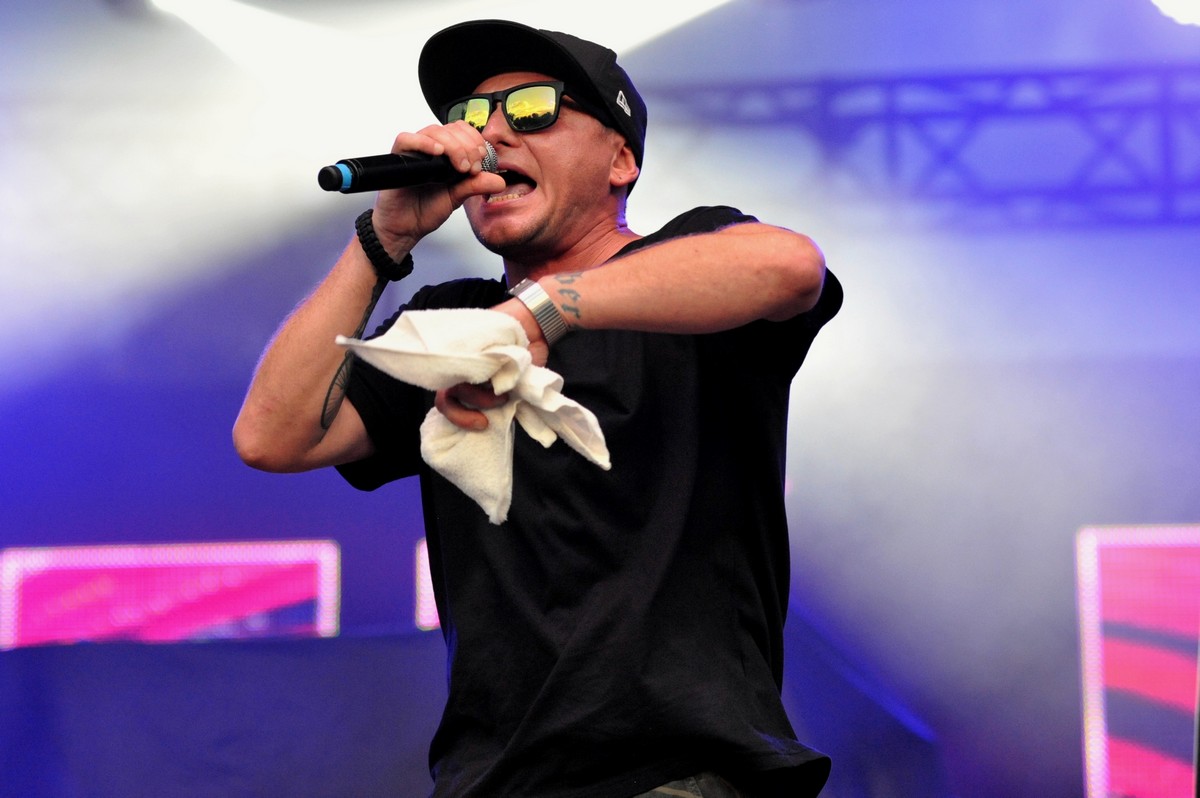 eskalator-kaliber-44-bednarek-iza-dobrowolska