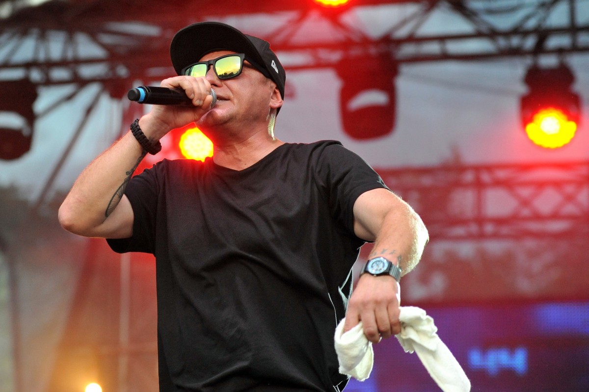 eskalator-kaliber-44-bednarek-iza-dobrowolska