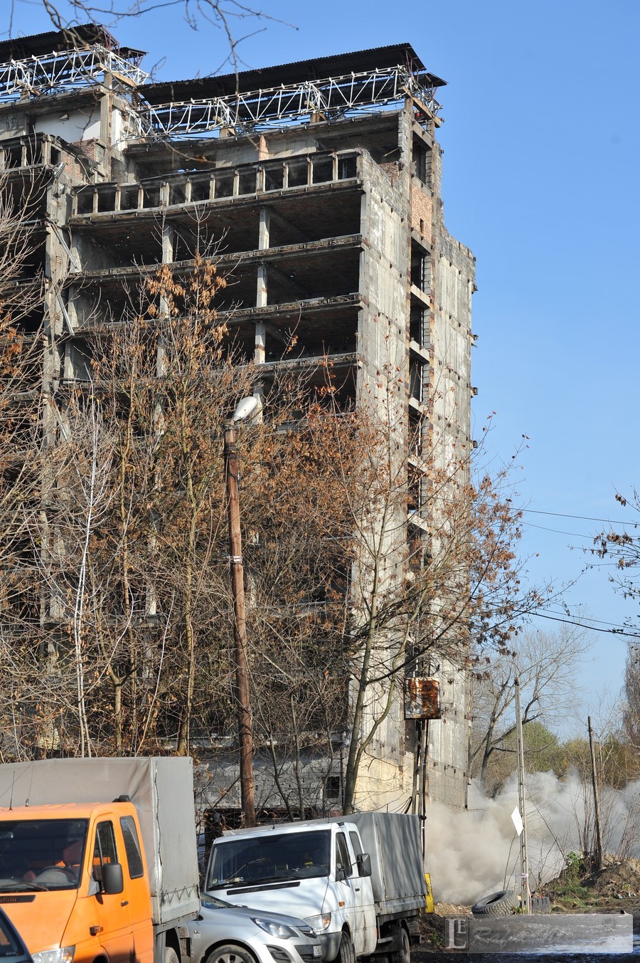 szkielotor_na_kolanach_foto_rafal_nizicki