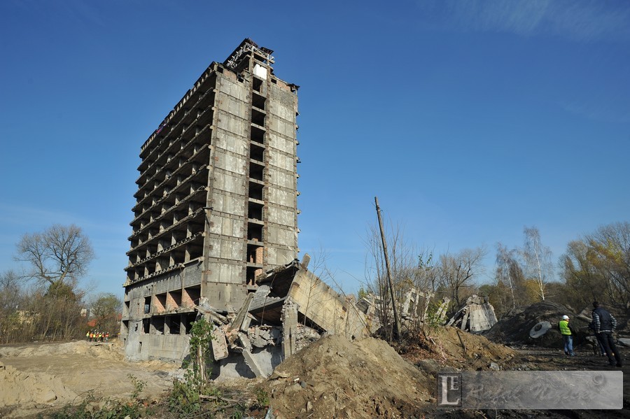 szkielotor_na_kolanach_foto_rafal_nizicki