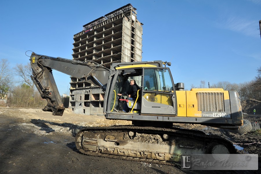 szkielotor_na_kolanach_foto_rafal_nizicki