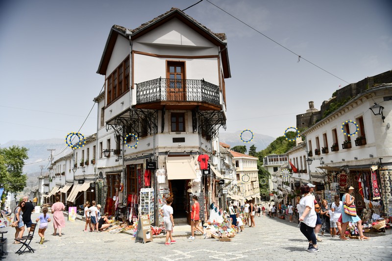 Gjirokastra_Miasto_muzeum_Zamek_biale_miasto