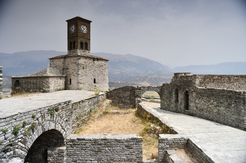 Gjirokastra_Miasto_muzeum_Zamek_biale_miasto