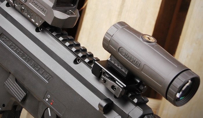 Holosun - Powiekszalnik-HM3X-3x-Magnifier - Montaz-Flip-QD