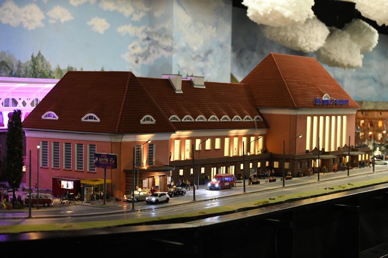 Kolejkowo_makieta_Slask_w_pigulce_dworzec_Gliwice_miniatura