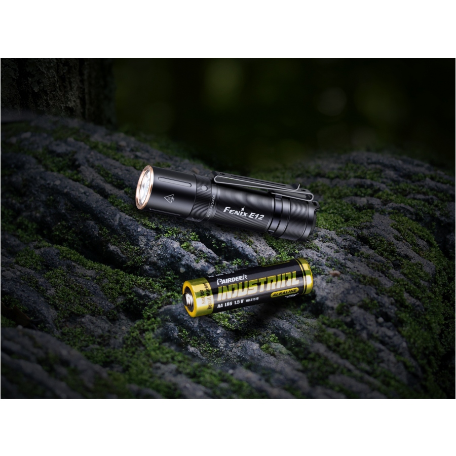 Latarka-diodowa-Fenix-E12-V2.0-150lumenow-3tryby-swiecenia-lentus-militaria