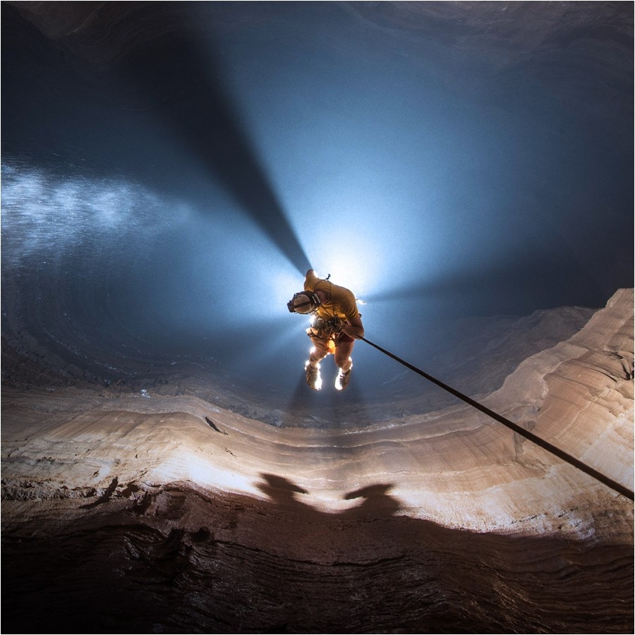 Latarka-diodowa-Fenix-HP30R-V2.0 - czolowka-czarna-3000lumenow