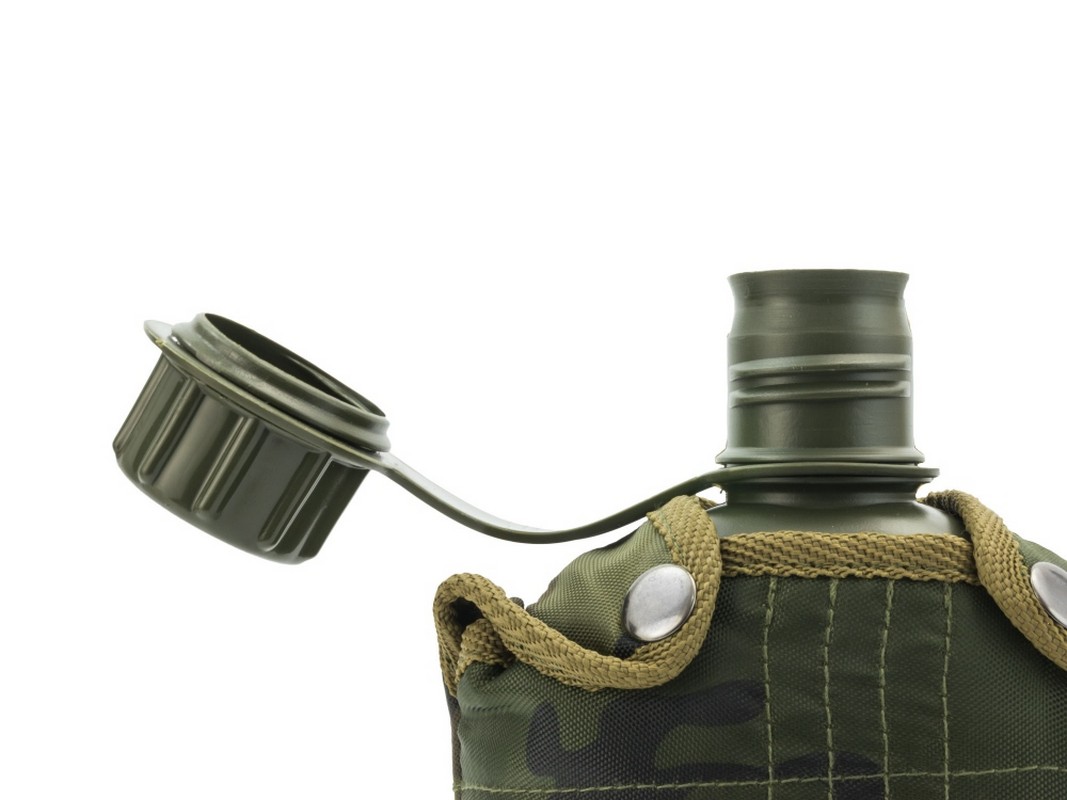 Manierka-w-pokrowcu-MFH-woodland-1litr-butelka-bidon-lentus-militaria