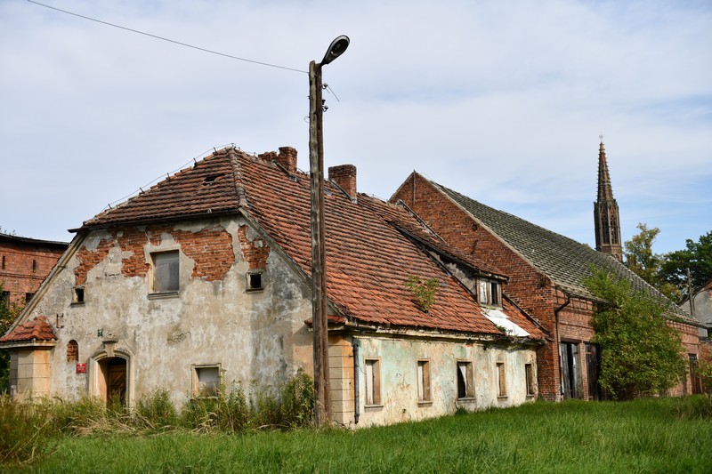 Plac_i_PGR-w_Tulach_budynki_dawnego_PGR