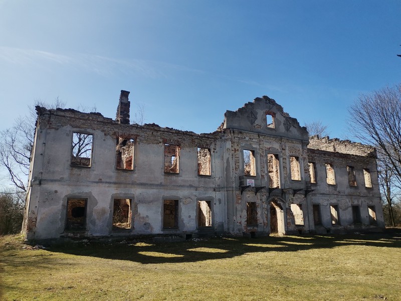 Polska_Palac_we_Wlodowicach_ruiny
