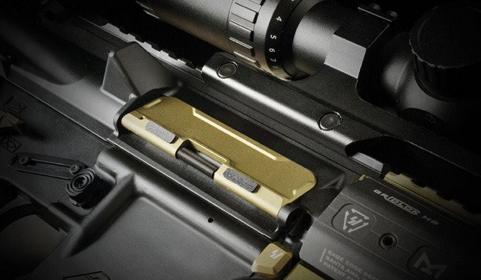 Strike Industries - Klapka-wyrzutnika-lusek-BUDC-Billet Ultimate Dust Cover - Czarny - AR-BUDC-223-BK