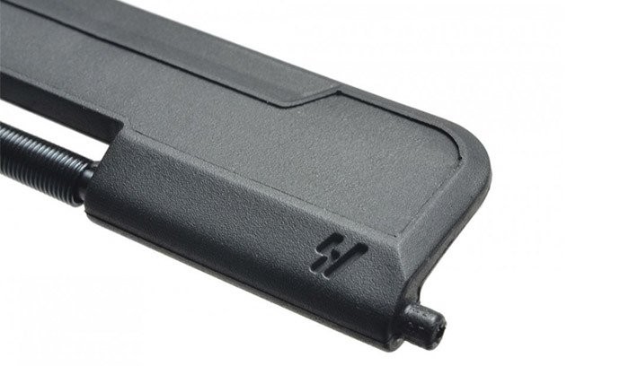 Strike Industries - Klapka-wyrzutnika-lusek-UDC-Ultimate Dust Cover - Standard - Czarny - SI-AR-UDC-E-01-223-BK