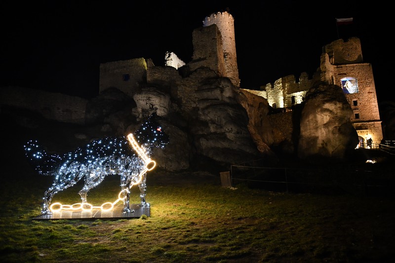 ZAmek_Ogrodzieniec_legenda_o_Czarnym_psie