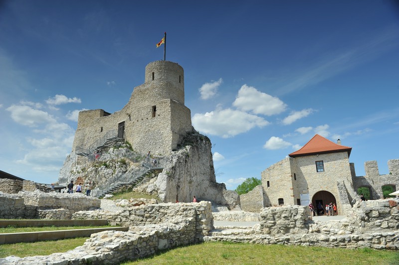 Zamek_w_Rabsztynie_dziedziniec