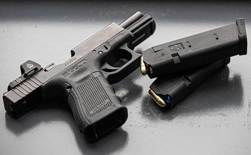 zul_pm_UTG-Magazynek-polimerowy-Glock-15-nabojow-9x19-mm-RBT-GL915-lentus